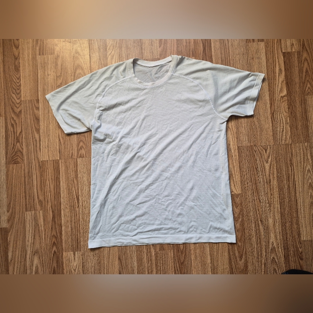 lululemon athletica men's short sleeve tee in light gray